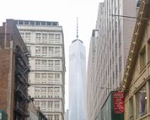 S02_4303 Tussen 19de en 20ste eeuwse gebouwen rijst een fenix uit de grond, het nieuwe World Trade Center