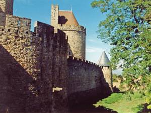 Carcassonne Een van de weinige, volledig bewaarde middeleeuwse steden ten noorden van de Alpen. Robin Hood en de Schone Slaapster...