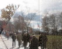 S01_8708 Vietnam Veterans Memorial - reflecties