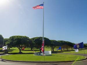 National Memorial Cemetery of the Pacific Tijdens de tweede wereldoorlog was Pearl Harbor de draaischijf voor de troepen. Ook voor gewonden en gesneuvelden. De...