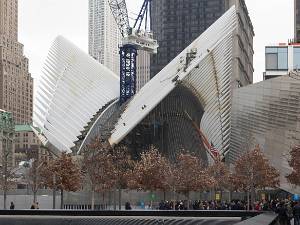 9/11 Memorial Park & Museum Sinds 2002 werkt men met man en macht aan de heropbouw van Ground Zero. Ondertussen is WTC 1, het PATH station en het...