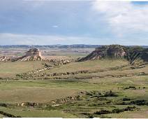 T00_3533-Pano South Overlook - zicht op de prairie en de andere stumpjes zandsteen.