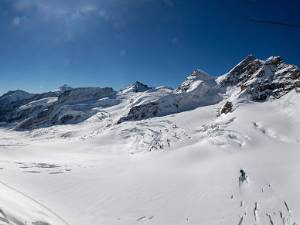 Berner Oberland Bahnen & Wengernalpbahn & Jungfraubahn : Jungfrau, the Top of Europe Met drie verschillende spoorwegmaatschappijen gaan we langs de Eiger en de Mönch naar de Jungfrau. En een marketeer...