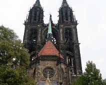 P1060189 Op de steile burchtheuvel verrees in de dertiende eeuw een gotische kathedraal, die in de negentiende eeuw met twee beeldbepalende torens verfraaid werd