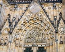 P1050595 St. Vitus Kathedraal is de grootste en belangrijkste tempel in Praag
